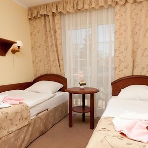 Zimmer mit zwei Einzelbetten